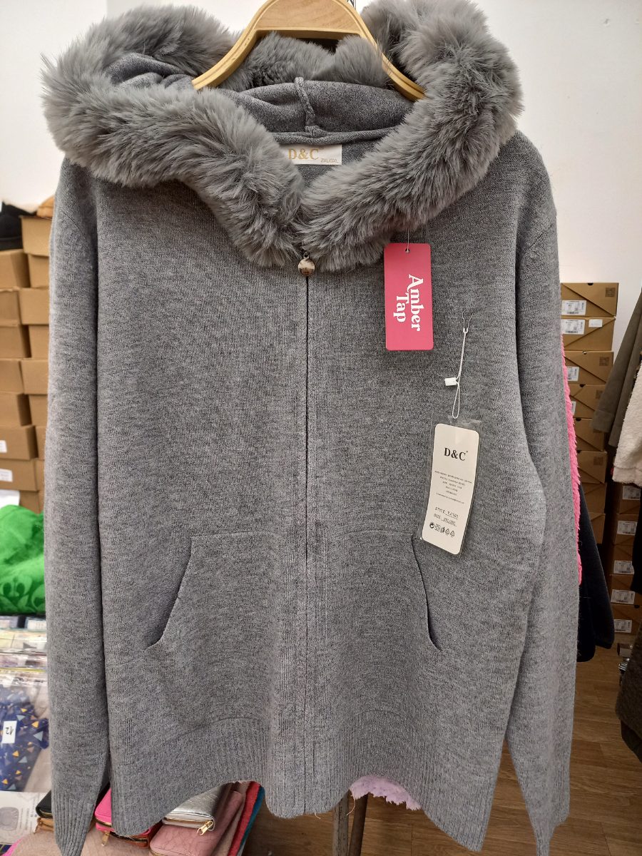 CAMPERA TEJIDA CAPUCHA PELO